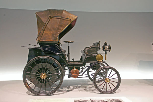 M-BASE エムベース ｜ 街角のクルマたちAtoZ